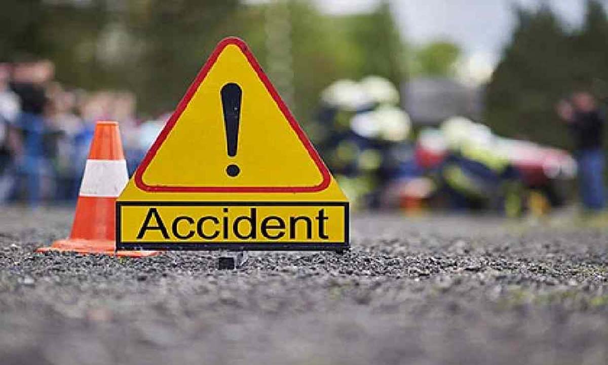 हुगली जिले में ट्रक ने वैन को टक्कर मार दी, जिससे चार निर्माण श्रमिकों की मौत