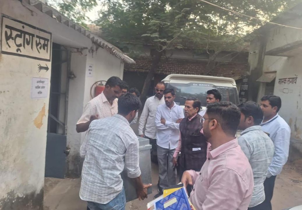 राजनीतिक दल अचानक स्ट्रांग रूम पहुंचे, जानिए क्या हुआ यहां?