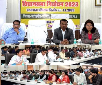 मतगणना पर्यवेक्षक, सहायक व माइक्रो ऑब्जर्वर का हुआ प्रशिक्षण