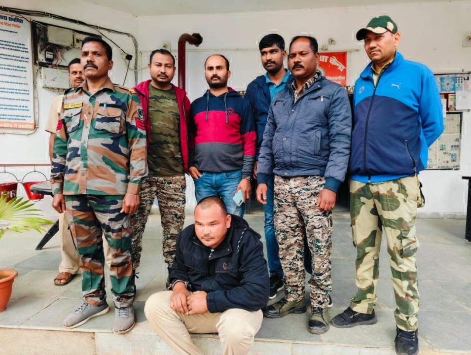 लाखों की ठगी करने वाला फर्जी फौजी गिरफ्तार