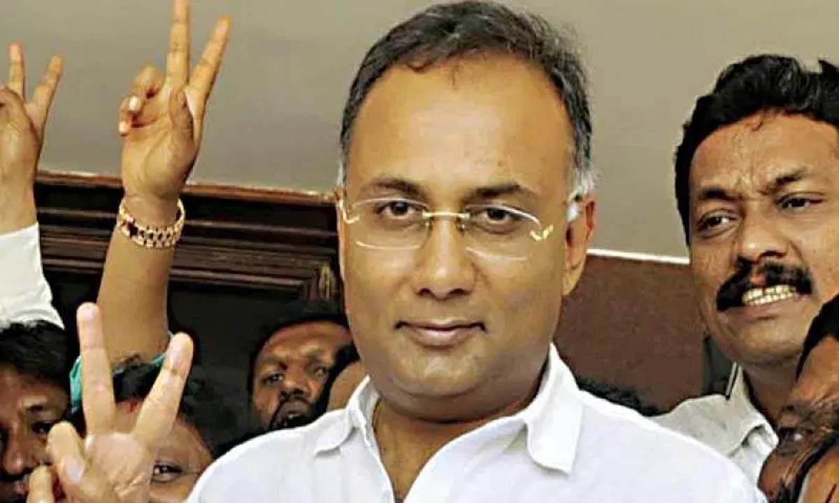 जनता कर्नाटक के स्वास्थ्य मंत्री ने सरकारी अस्पतालों में जीवनरक्षक दवाओं की आपूर्ति का आश्वासन दिया