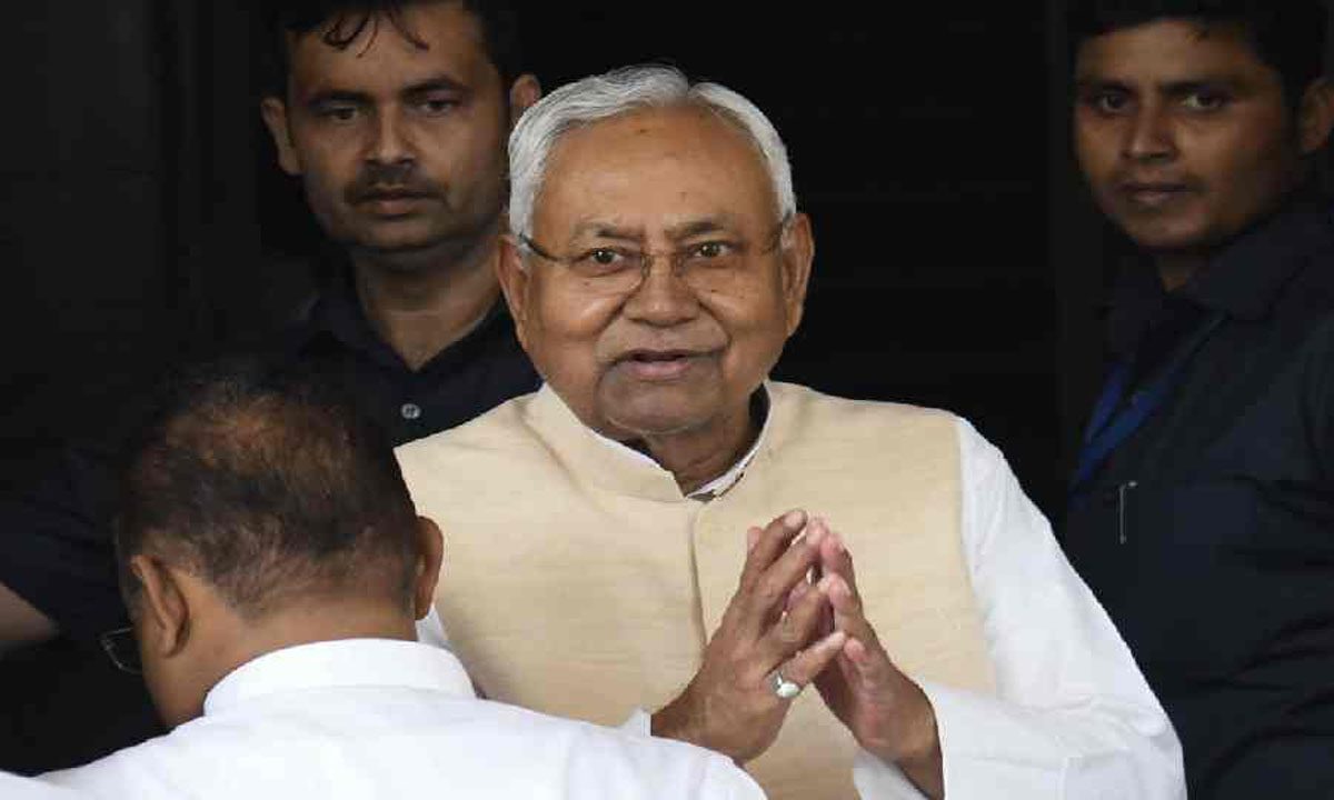 Bihar: नीतीश कुमार कैबिनेट ने 4 लाख संविदा स्कूल शिक्षकों को 'सरकारी कर्मचारी' का दर्जा दिया