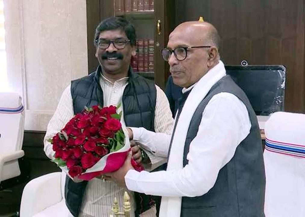 CM हेमंत ने स्पीकर रवींद्रनाथ महतो का किया स्वागत