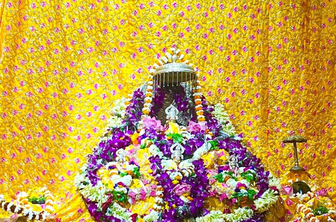 भक्ति के रंग में रंगी अयोध्या को बस मंदिर में अपने रामलला के दीदार का इंतजार