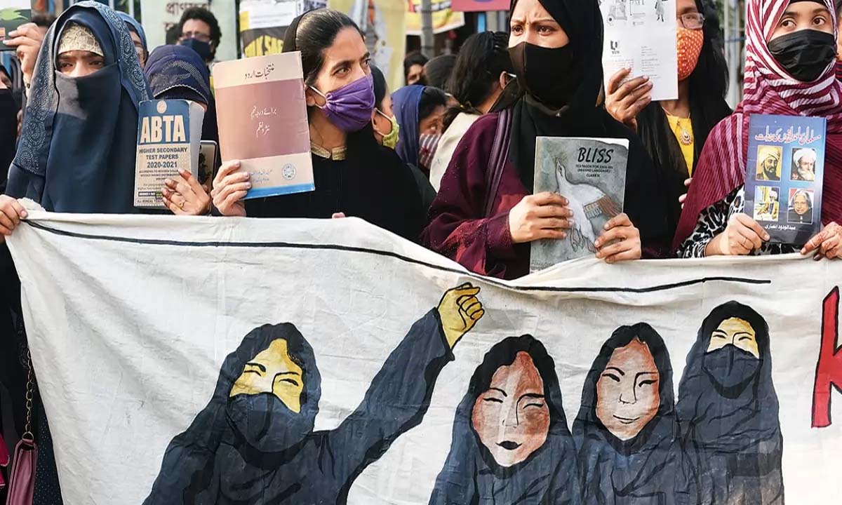 Karnataka hijab row: बोम्मई ने सिद्धारमैया पर राजनीतिक लाभ के लिए मुद्दा उछालने का आरोप लगाया