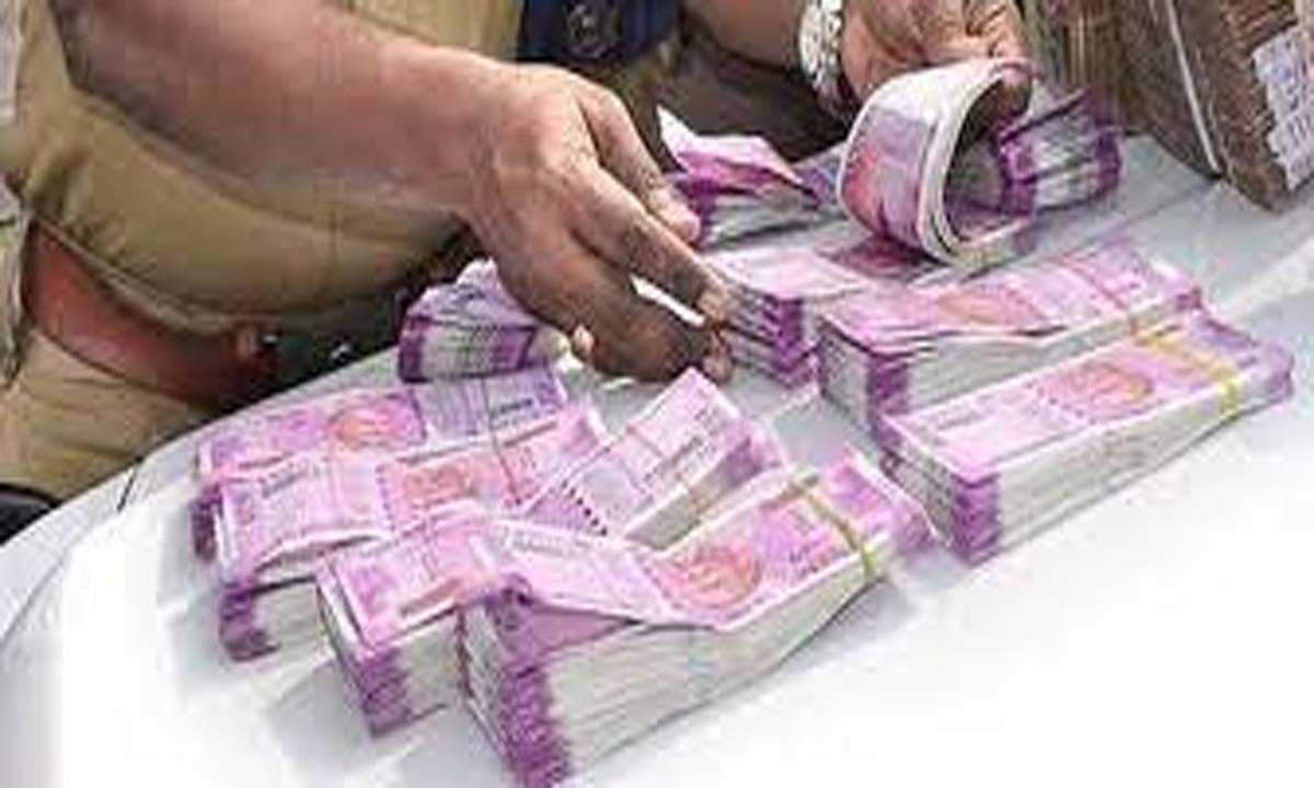छापेमारी के दौरान प्रदेश भाजपा ने कांग्रेस सांसद पर निशाना साधा