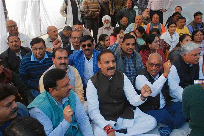 कांग्रेस सांसद धीरज साहू के पास से नकदी बरामदगी पर बीजेपी का प्रदर्शन