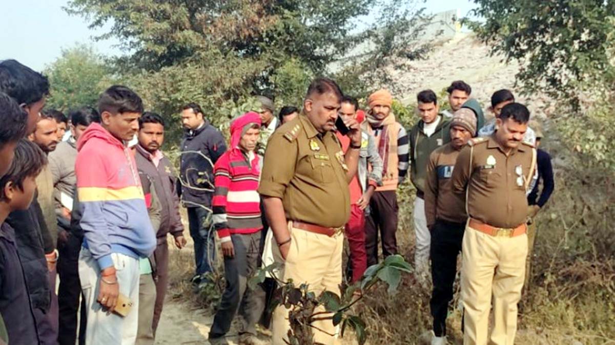 एक्सप्रेस वे के नीचे खून से लथपथ मिला महिला का शव