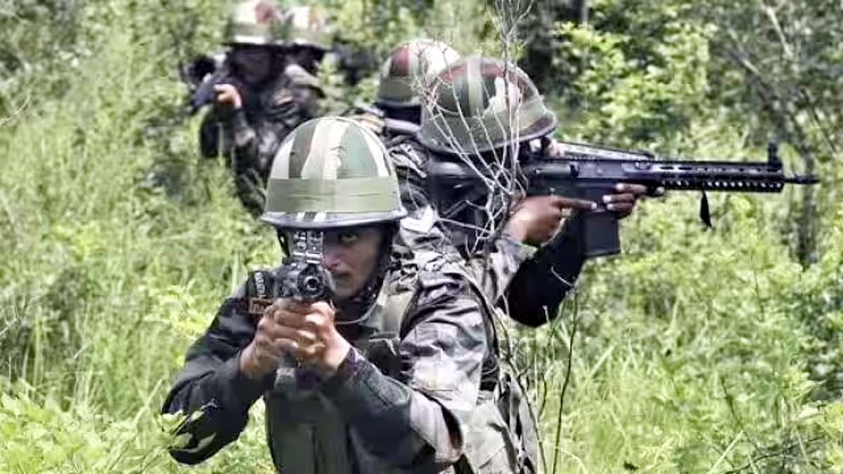 पुलिस के जवानों ने उग्रवादियों को खदेड़ा