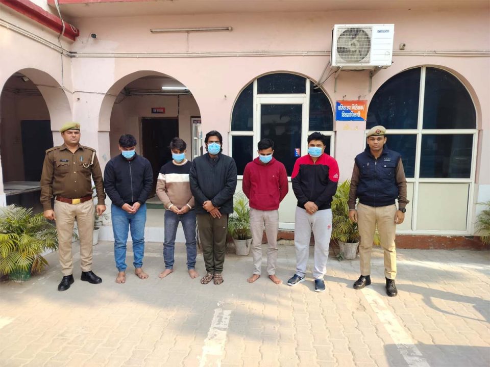 सोसाइटी में शराब पीकर हुड़दंग मचाने वाले युवकों ने रोकने पर गार्ड को पीटा, पहुंचा जेल