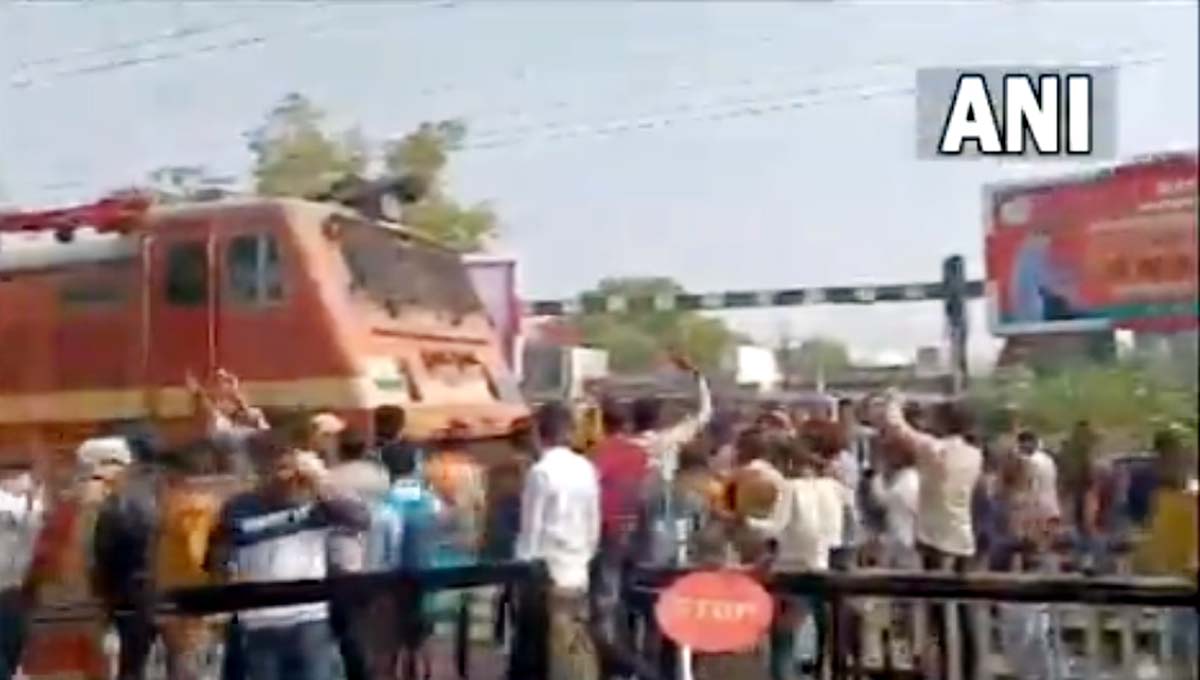 हत्याकांड, विरोध में रोकी गयी ट्रैन