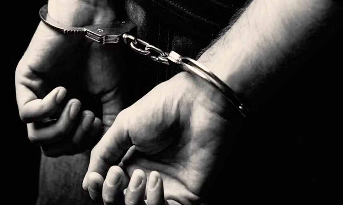 'उत्पीड़न' की शिकायत से व्यक्ति को थूक चाटने और जूतों की माला पहनाने को मजबूर किया आरोपी गिरफ्तार