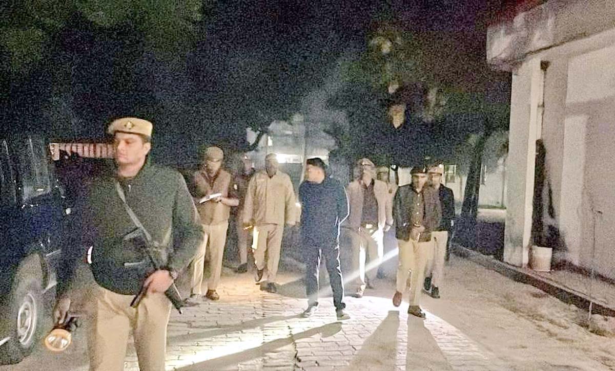 गोंडा एसपी ने किया तरबगंज व चौकी रगड़गंज का किया गया औचक निरीक्षण