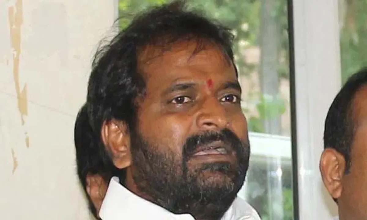 पूर्व मंत्री के भाई, 20 अन्य पर महिला को धमकी देने का मामला दर्ज