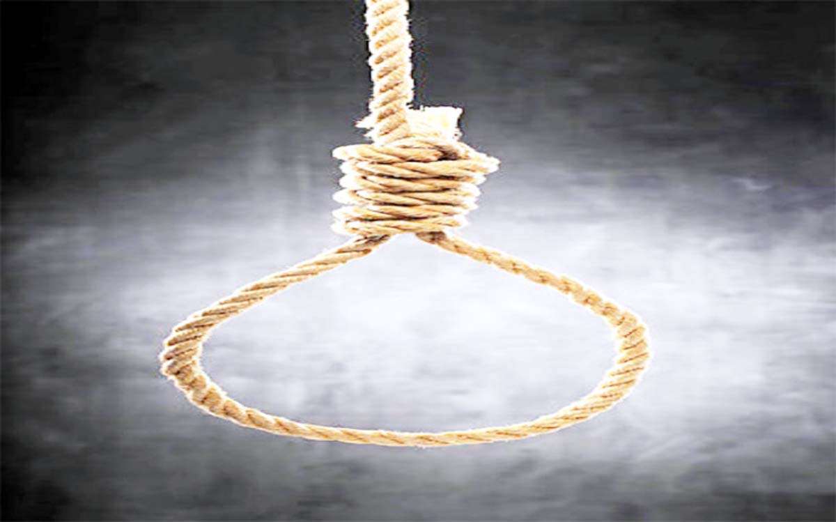 संदिग्ध परिस्थितियों में पेड़ से लटका मिला युवक का शव