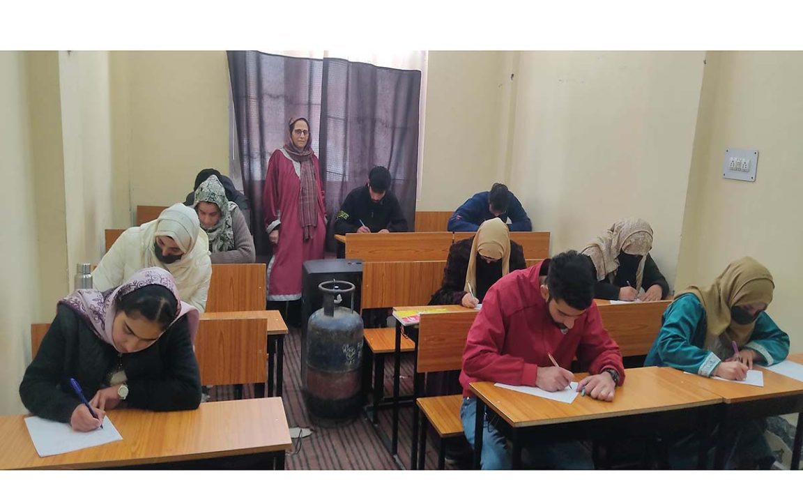 Jammu and Kashmir: विकसित भारत कार्यक्रम पर निबंध प्रतियोगिता आयोजित
