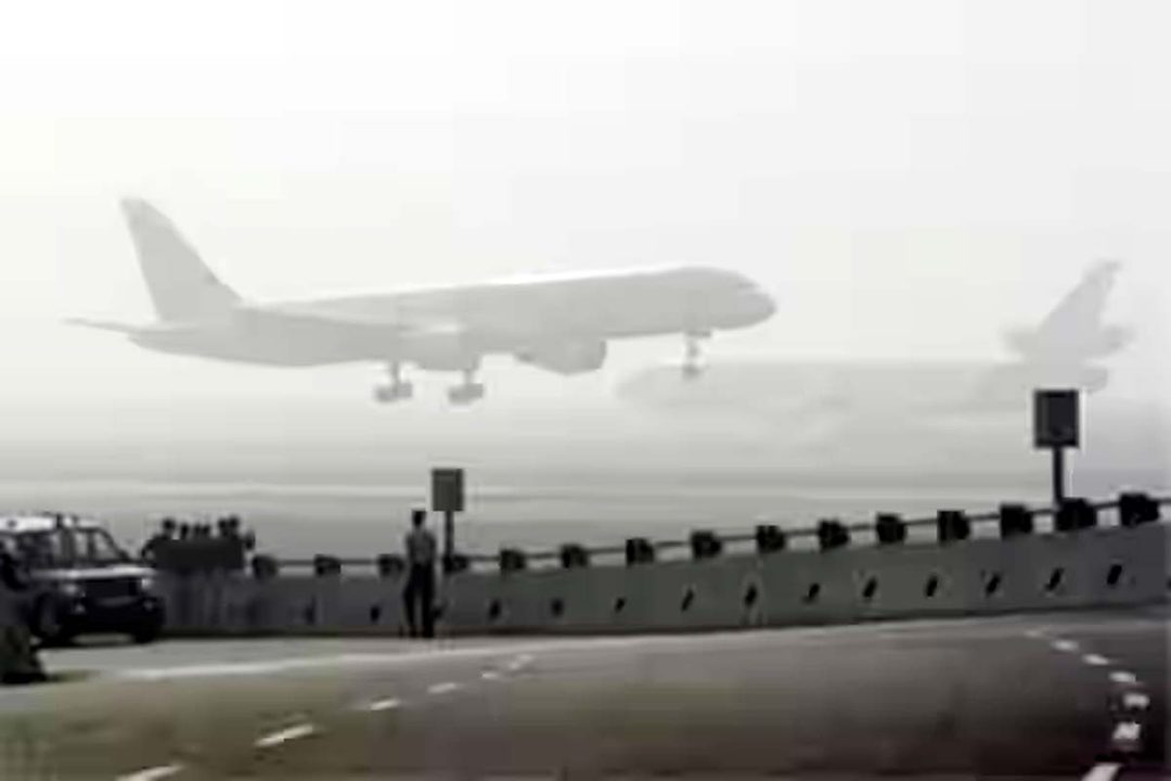 कोहरे के कारण दिल्ली हवाईअड्डे से 11 अंतरराष्ट्रीय व 5 राष्ट्रीय उड़ानें देरी से रहीं