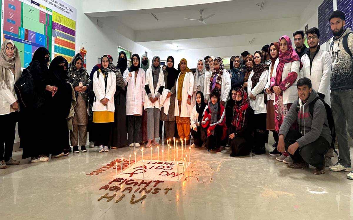 आईयूएसटी ने एड्स जागरूकता कार्यक्रम आयोजित किया