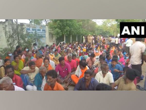 Tamil Nadu : एन्नोर में उप-समुद्र पाइप में अमोनिया गैस रिसाव का पता चलने के बाद लोगों ने विरोध प्रदर्शन किया