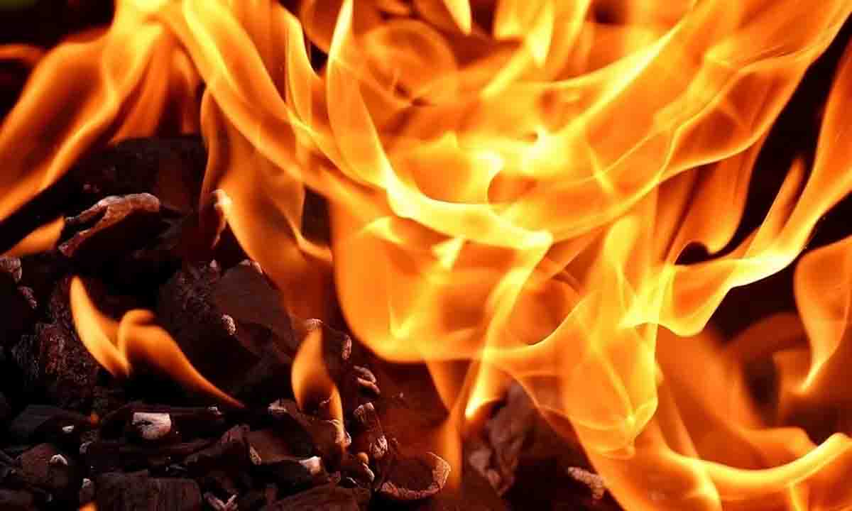 रूम हीटर से लगी आग में एक शख्स, उसकी 3 महीने की बेटी जिंदा जल गई