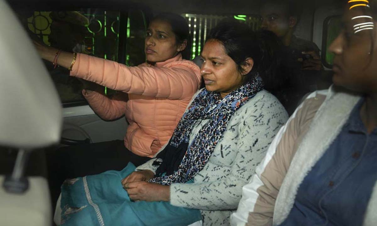 New Delhi: उच्च न्यायालय ने नीलम आजाद की पुलिस रिमांड पर तत्काल सुनवाई से इनकार किया