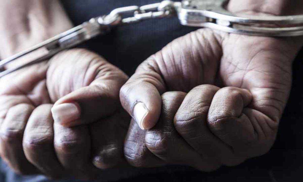 नकली शराब उत्पादन इकाई चलाने के आरोप में केरल के डॉक्टर, 5 अन्य गिरफ्तार