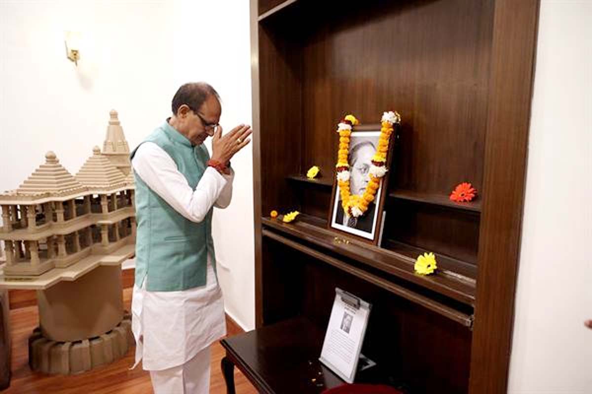 मुख्यमंत्री चौहान ने डॉ. अंबेडकर के महापरिनिर्वाण दिवस पर किया नमन