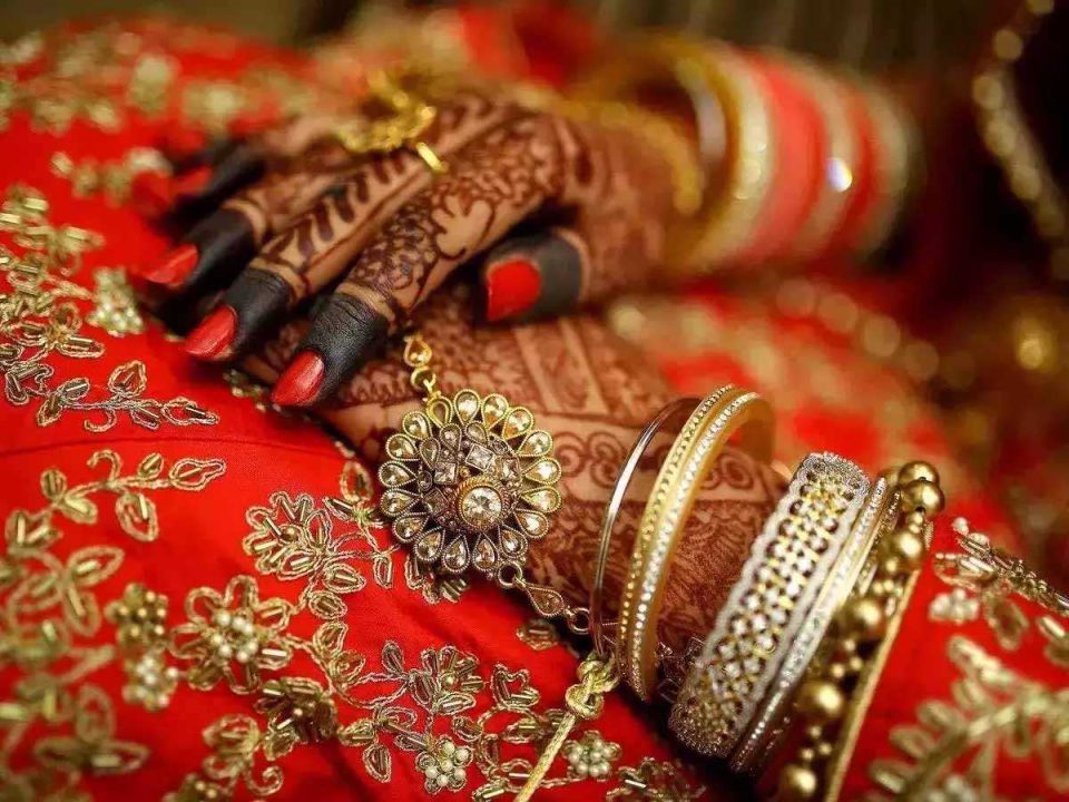 शादी से दो दिन पहले दुल्हन ने आत्महत्या की, कल होनी थी शादी