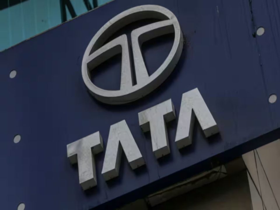 Business : टाटा का यह कारोबार 1 जनवरी से बंट जाएगा, शेयर पर टूट पड़े निवेशक