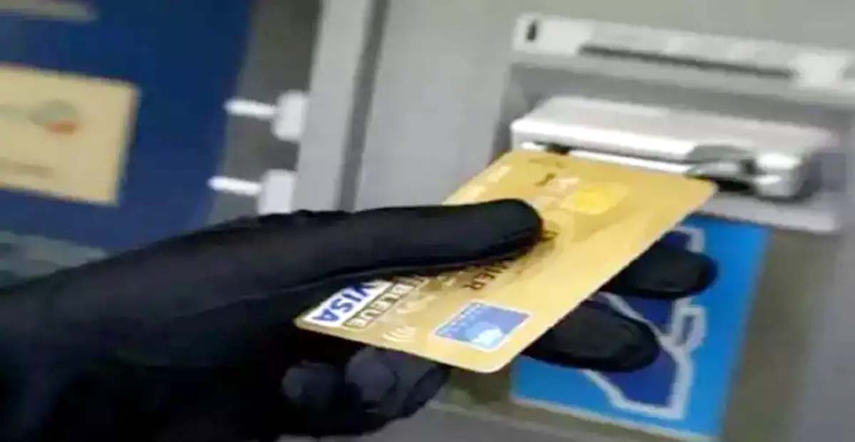 बैंककर्मी से बदमाशों ने की लूटपाट, ATM कार्ड छीना