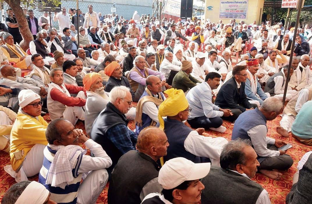 रेवाड़ी: एम्स में देरी पर पंचायत ने दी संसद के बाहर विरोध प्रदर्शन की चेतावनी