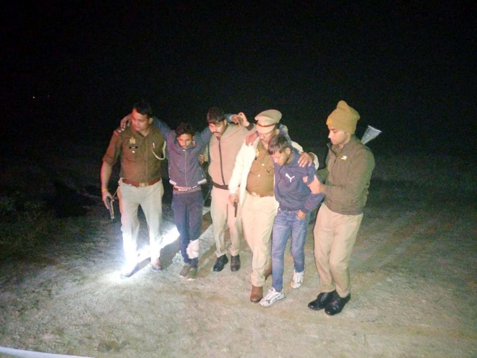 पुलिस मुठभेड़ में तीन अभियुक्त गिरफ्तार