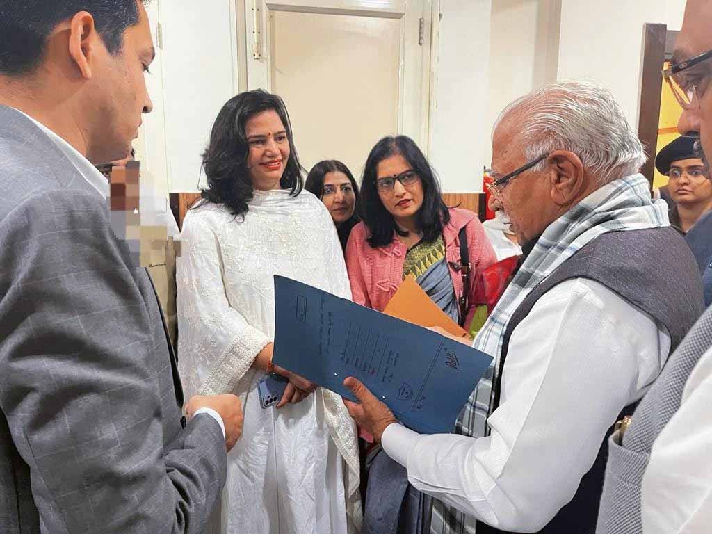 बढ़ते कार्यभार के बावजूद हरियाणा के एक्सटेंशन लेक्चरर नियमित नौकरी का इंतजार कर रहे