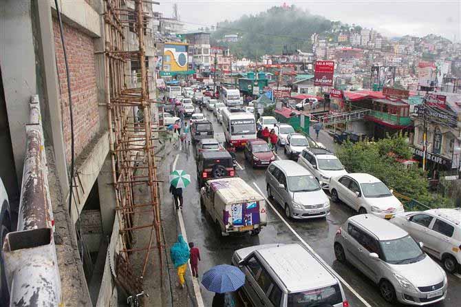 पर्यटकों की भीड़ से निपटने के लिए शिमला में '1 मिनट का ट्रैफिक प्लान' फिर से शुरू किया गया