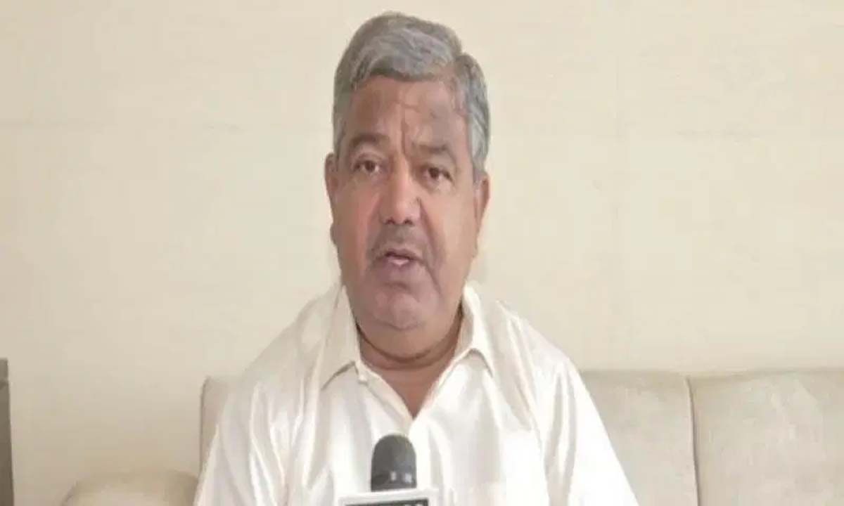 गुडुर नारायण रेड्डी ने तेलुगु फिल्म रजाकर को अस्वीकार करने के लिए बीआरएस के आह्वान की निंदा