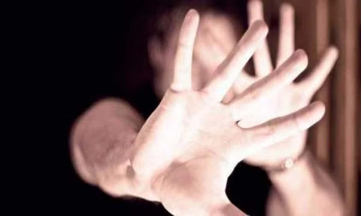 Karnataka: चिक्काबल्लापुर में लड़का लड़की के साथ भाग गया, माता-पिता के साथ मारपीट