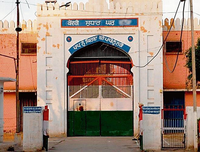 Panjab : इस साल फिरोजपुर सेंट्रल जेल से रिकॉर्ड 696 मोबाइल फोन जब्त किए गए