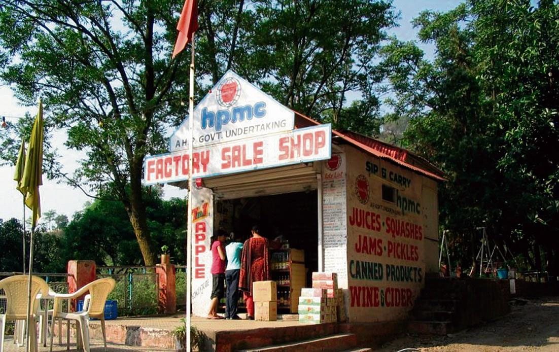 जूस, जैम के बाद एचपीएमसी ने सेब से शराब बनाने की योजना बनाई है