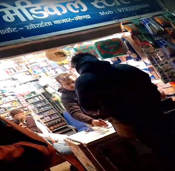शहर के अधिकांश मेडिकल दुकानों में बिक रहा प्रतिबंधित कोडिन युक्त कफ सिरप