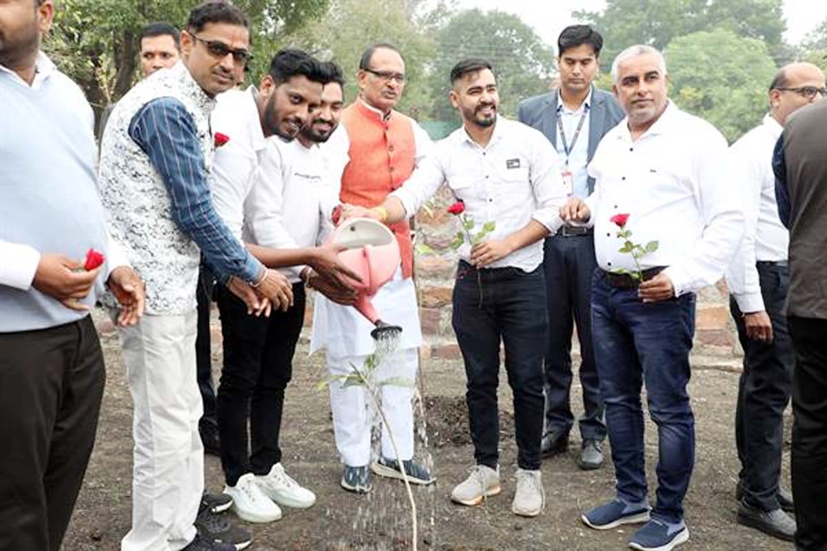 मुख्यमंत्री चौहान ने किया पौधारोपण