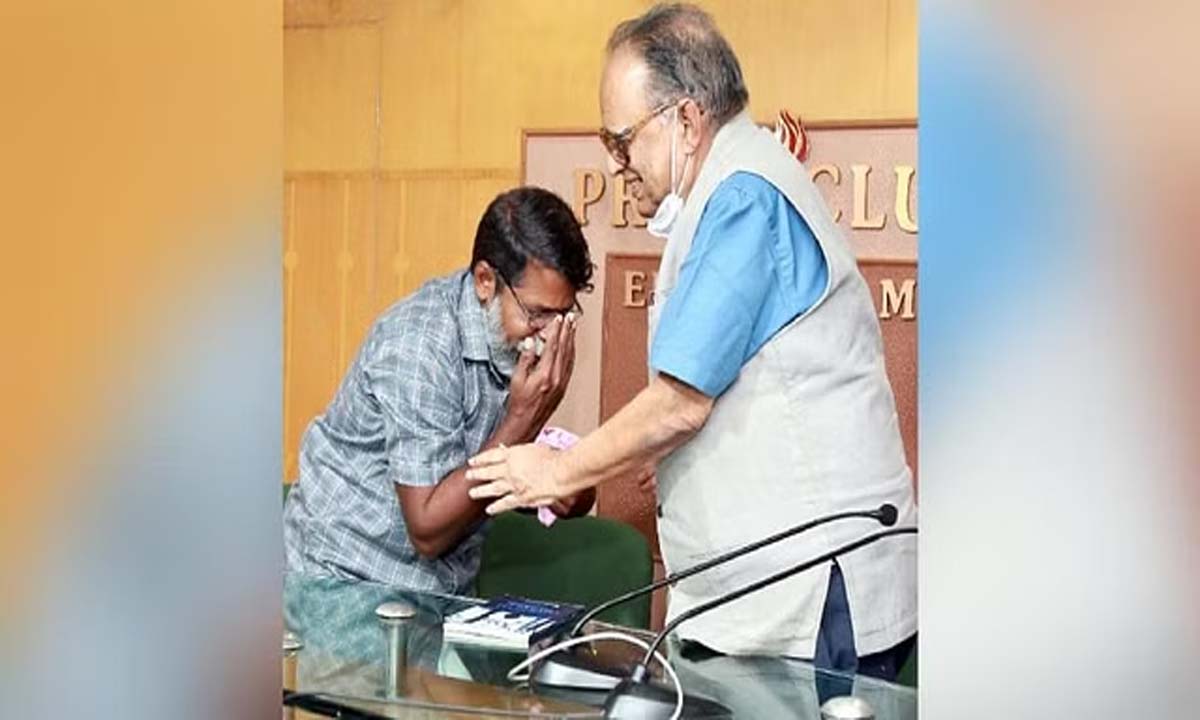 हत्या के दोषी जयनंदन ने अपनी किताब अपनी बेटियों के प्यार को समर्पित की
