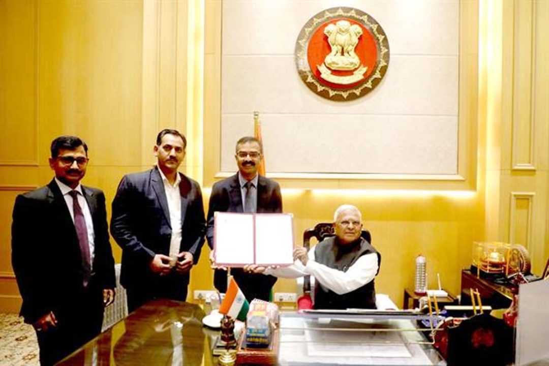 राज्यपाल पटेल से भारत निर्वाचन आयोग के पदाधिकारी मिले