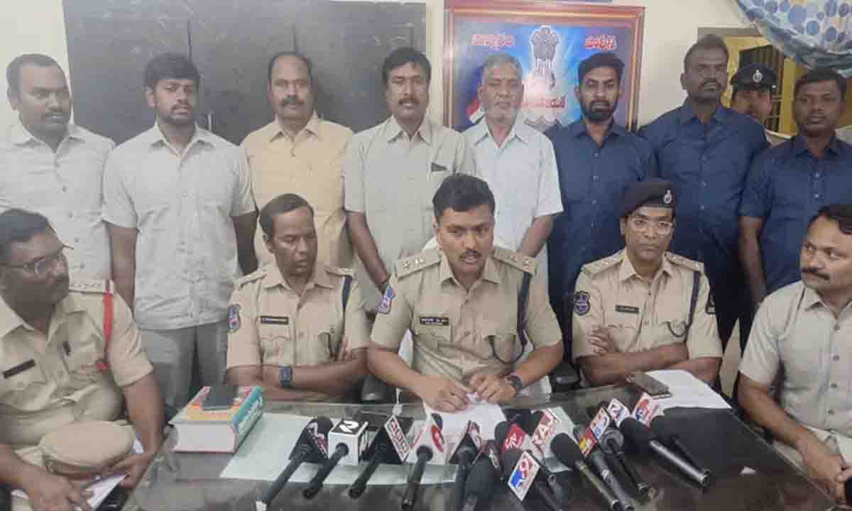 संगारेड्डी पुलिस ने नशीली दवा बनाने वाले गिरोह का भंडाफोड़ नॉर्डज़ेपम जब्त