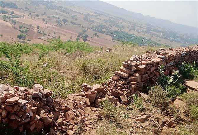 Mining mafia steals forest boundary wall stones in Nuh, case registered against 6