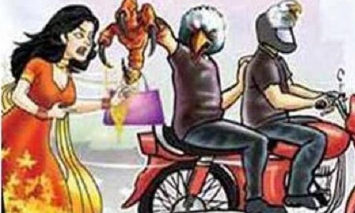 मोटरसाइकिल सवार 3 बदमाशों ने महिला और उसके रिश्तेदार को किया घायल