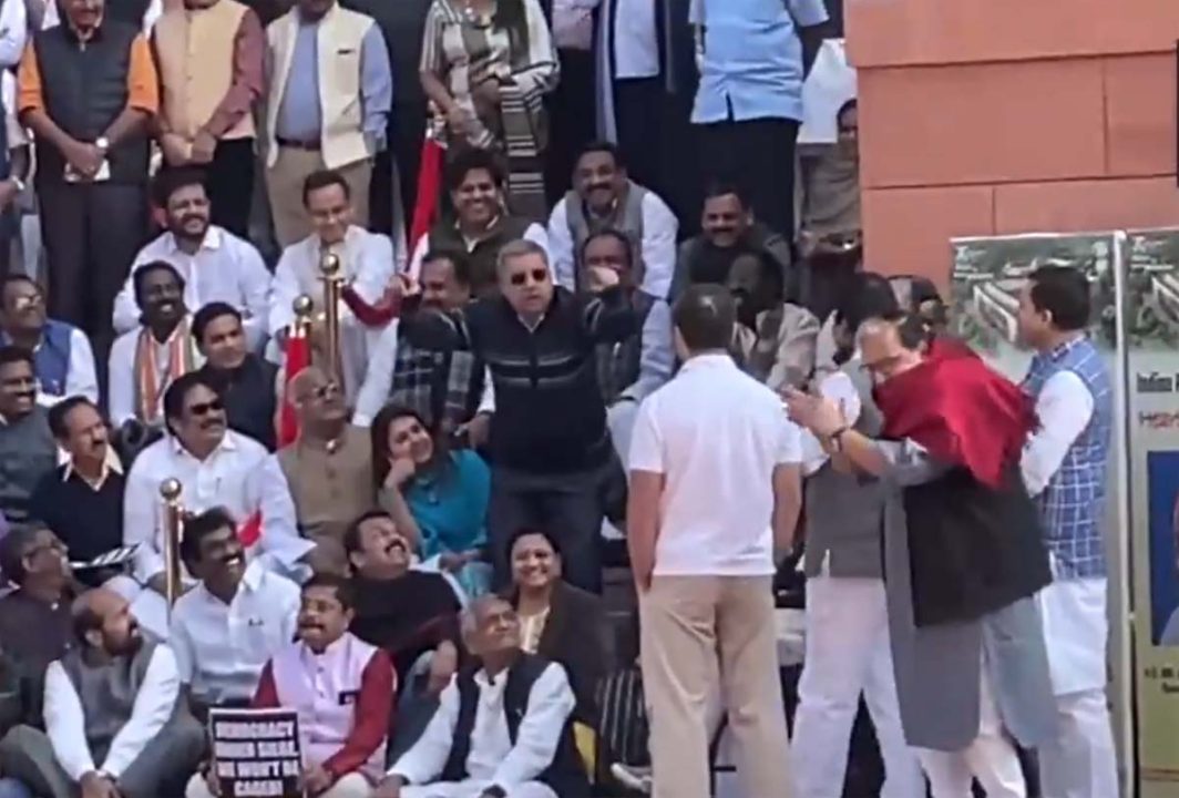 सांसद ने राज्यसभा के सभापति की उतारी नकल, नाराज हुए उपराष्ट्रपति, VIDEO