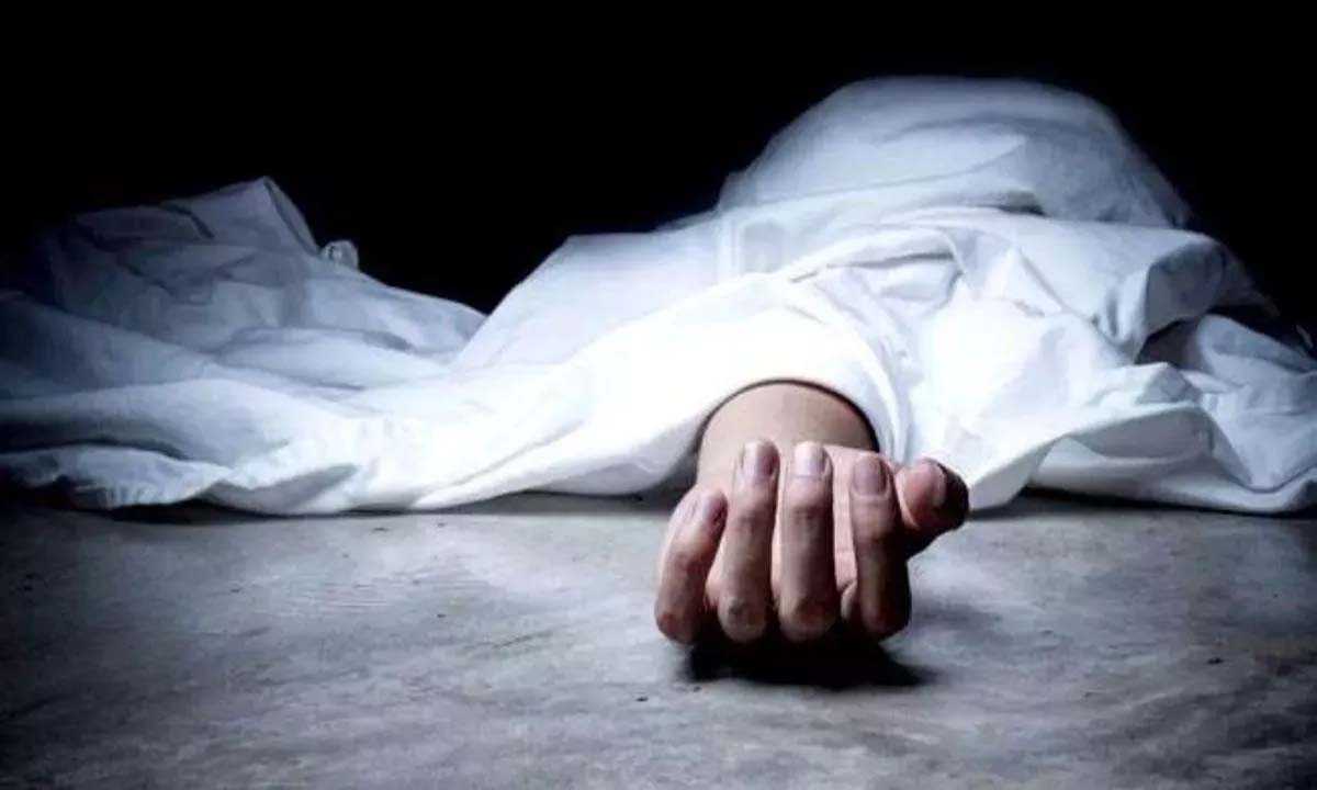 सांड से बचने के लिए तालाब में कूदे एक किसान की मौत