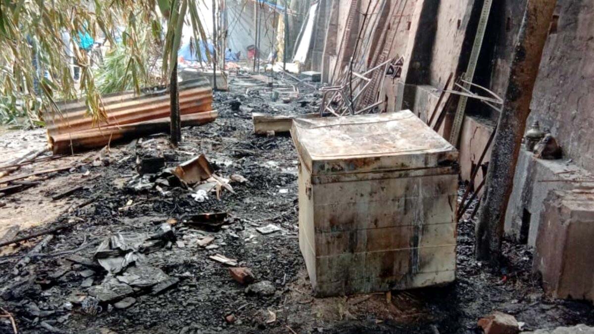 बंडेल चर्च के पास मेले में लगी आग