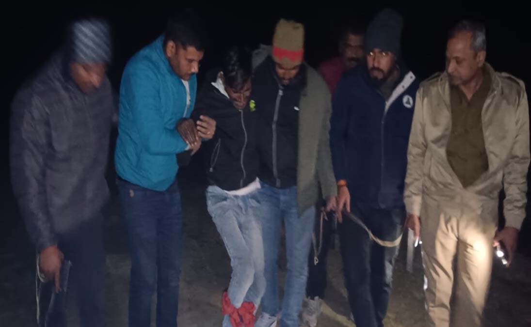 पुलिस ने मुठभेड़ में अपराधी को किया गिरफ्तार