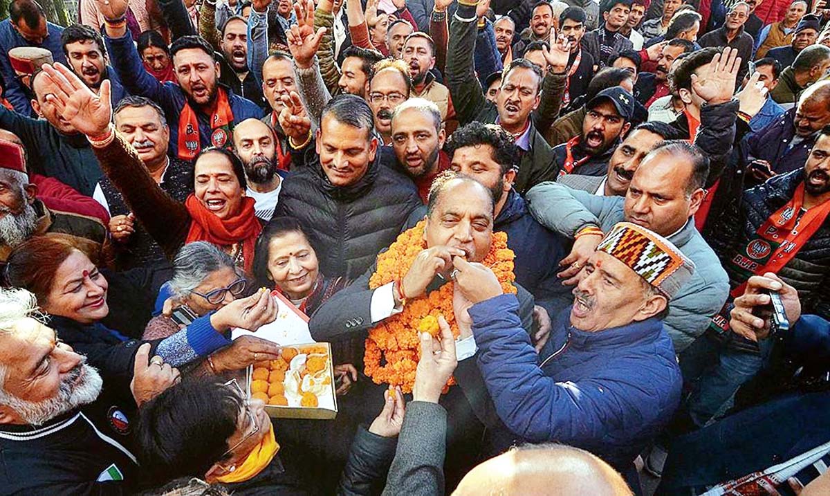 जोरदार प्रदर्शन से बीजेपी उत्साहित, कांग्रेस पस्त